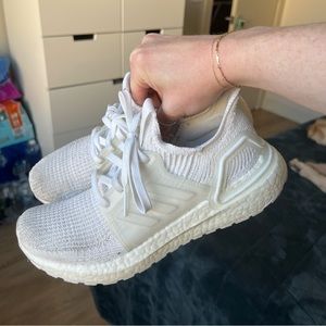 Woman’s Ultra Boost 19 All White